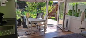 All-in-One Apartment mit eigener Sonnenterrasse im Garten